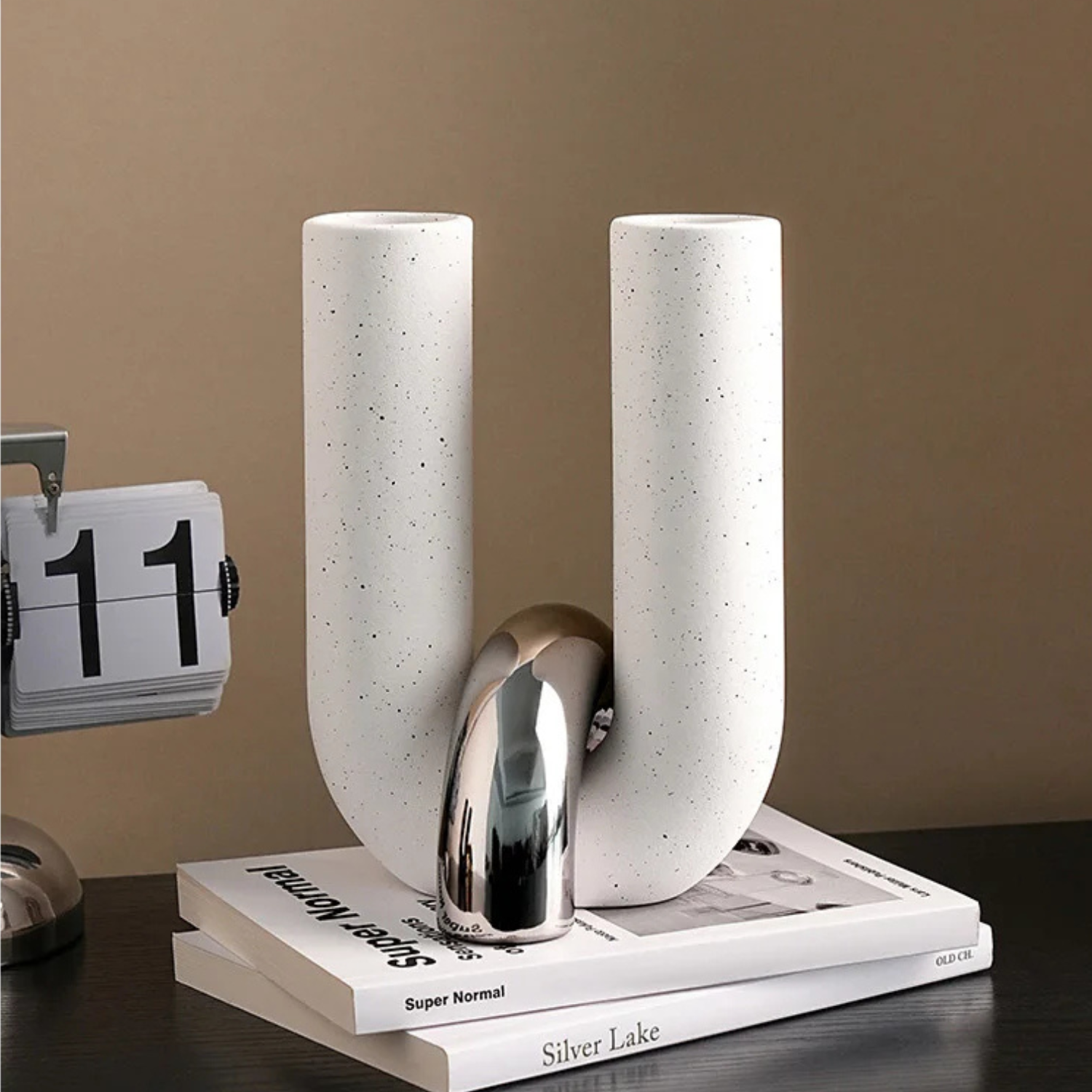 Orla | U-Shaped Ceramic Vase – Creative Porcelain Flower Pot for Modern Room Decor - Vases